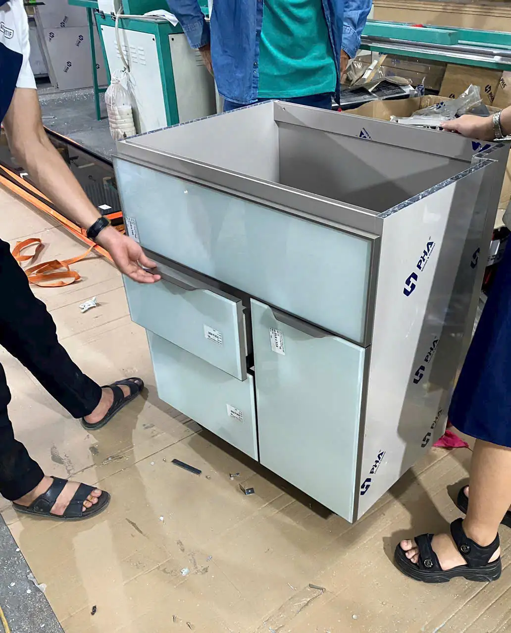 Báo giá thi công tủ bếp nhôm cánh kính Đà Nẵng năm 2025